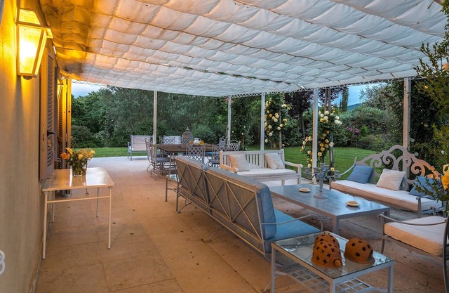 Quercia Felice 17, Emma Villas