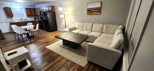 Quiet and Comfortable 2 BD Duplex