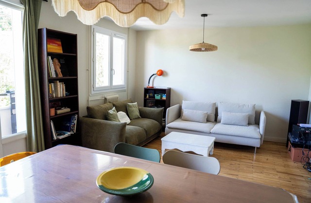 Quiet apartment with parking - 5 minutes by metro from Vieux Lyon