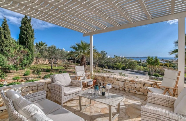 Quiet area with Beach access