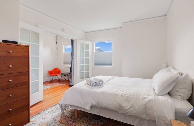 Quiet, Comfortable, Clean. Turnkey & Easy Access to SF, Berkeley, Oakland