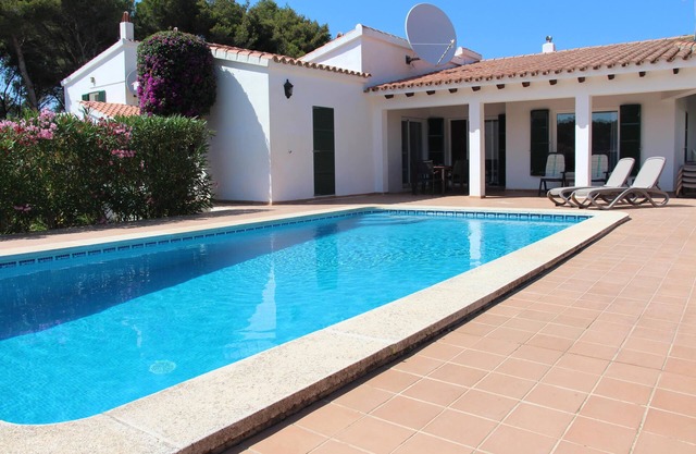 Quiet detached villa, private pool, short stroll to local shop, bars/restaurants