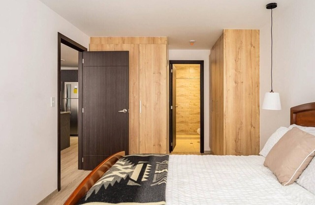 Quiet Digital Nomad Haven with Coworking & Premium Amenities Steps from Metro