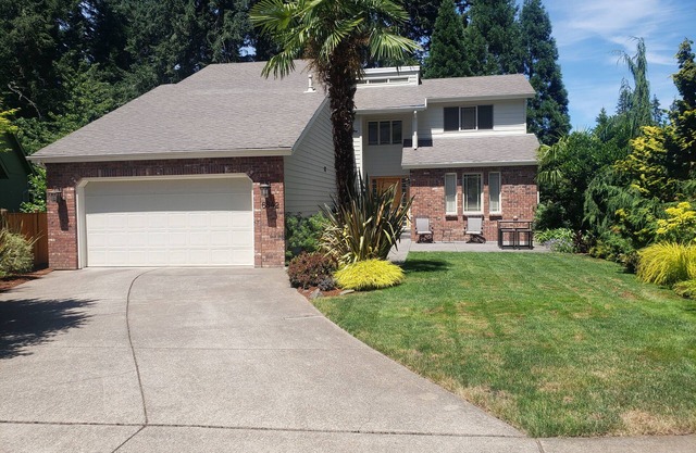 Quiet Family Friendly 2 bedroom basement sleeps 6