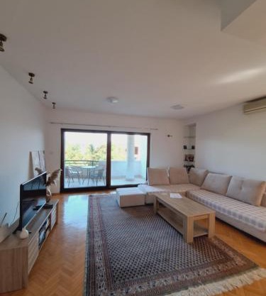 Quiet, Family-Friendly House with Garden & Parking