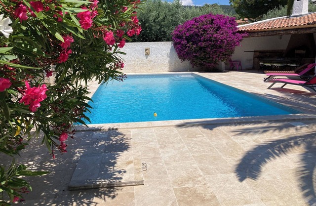 Quiet, family-run gîte with shared pool Ceyreste/la Ciotat 10 minutes from Cassis