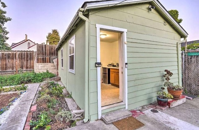 Quiet garden cottage 15 min to UCB, SF, OAK