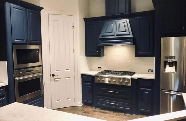 Quiet gated villa, close to major employers & many dining options.