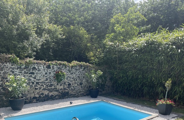 Quiet house with heated pool 7 minutes from the sea.