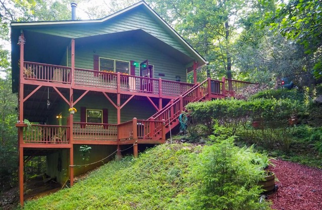 Quiet Murphy Hideaway with Decks and Outdoor Fireplace