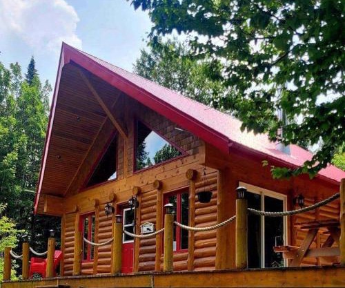 Quiet Refuge in Nature - Chalet la Sainte-Paix