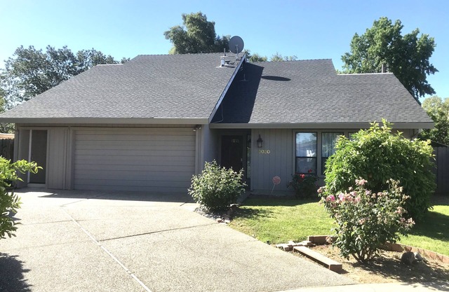 Quiet, relaxing and specious home in cul-de-sac