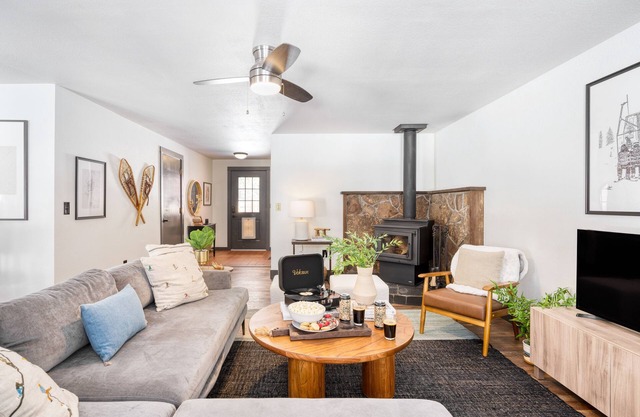 Quiet River Bend Cabin | Hot Tub + Near the River, Old Mill District, Hiking