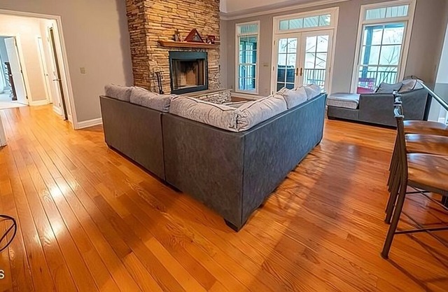 Quiet Side Of The Smokey's (Upstairs unit)