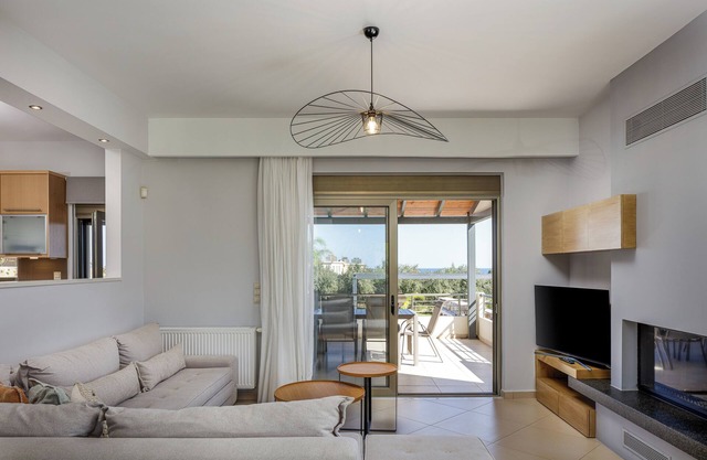 Quiet Villa Aviana,garden, heated pool,BBQ,jacuzzi