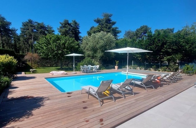 Quiet villa between pine forest and ocean.