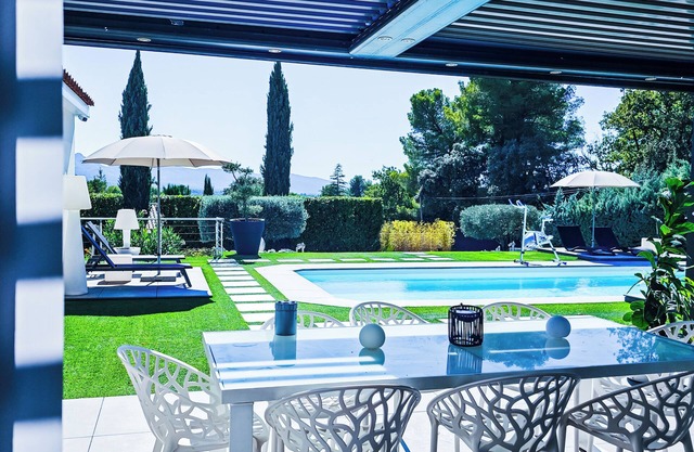Quiet villa with swimming pool, Jacuzzi, boules court, 25 min from Aix en Provence.