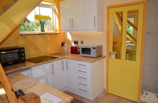 Quirky Loft Nr Andover/Winchester/Salisbury with Tennis Court & Spa Treatments