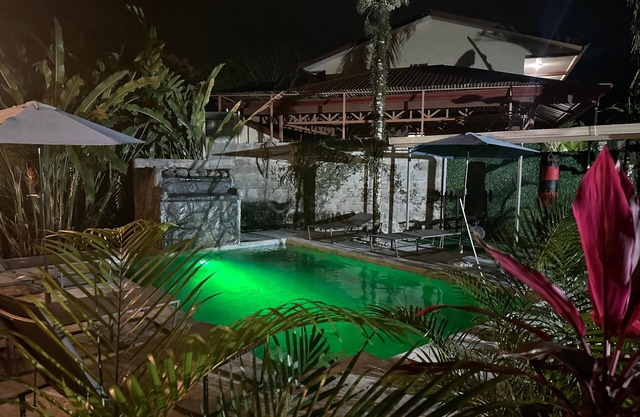 Raccoon apartment in charming La Fortuna with WiFi, fitness room