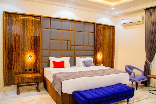 Radissononyx Awka