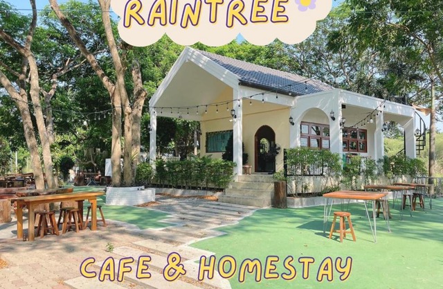 Rain Tree Cafe & Homestay
