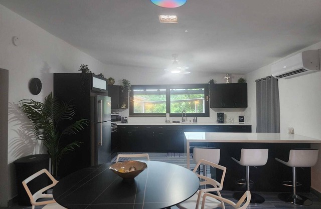 Rainforest Serenity Home- Charming 3-bedroom home in Río Grande, WiFi, AC & Pool