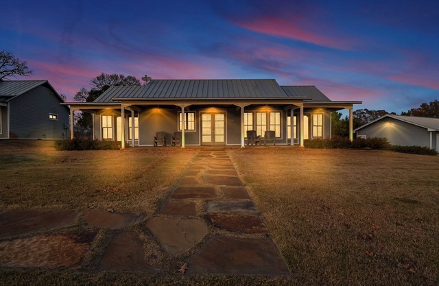 Ranch Cabin | Trails, Firepit & Fall Fishing