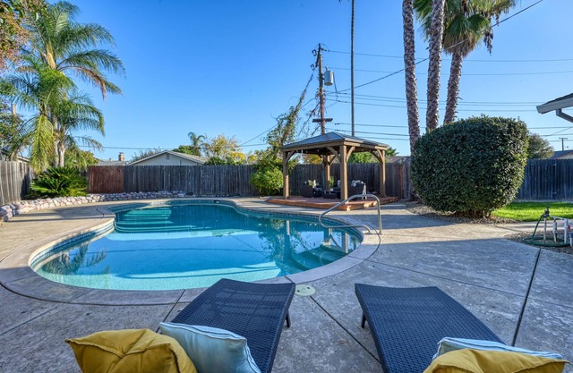 RanchoHouse with Pool LargeYard Downtown Shopping