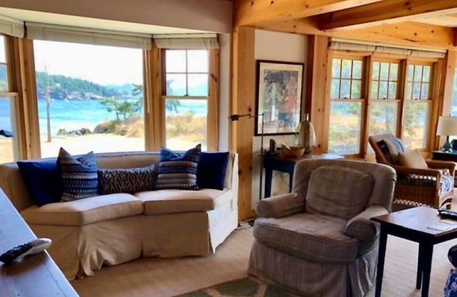 Rare Beachfront Privacy, Kayak, Spacious Lodging, Family-Friendly