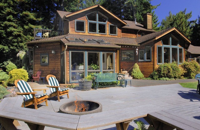 Raven Ridge Retreat - Redwoods, Hot Tub & Firepit!