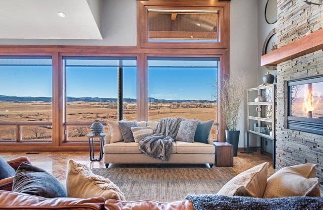 Raz Hideaway 7 Bedroom Mountain Ranch - Sleeps 24 by RedAwning