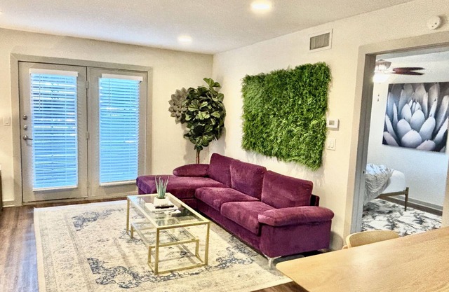 Reagan 105: Charming 1-bedroom apartment in superb Dallas with AC