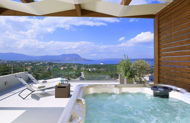Really relaxing moments at this elegant sea-view villa with a private pool!