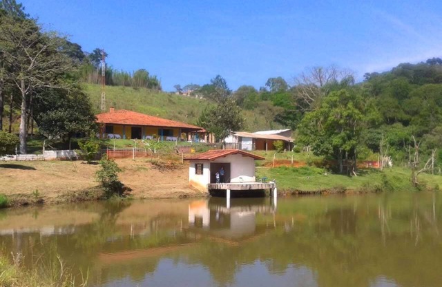 Recanto das Corujas site, with a farmhouse style mansion