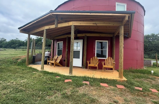 Red Grain Bin Home 3-bedroom 2.5 baths Near Lynchburg& Liberty