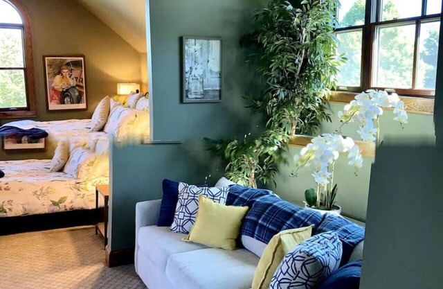 Red Rock Loft | *Pet Friendly* Hunter's Dream