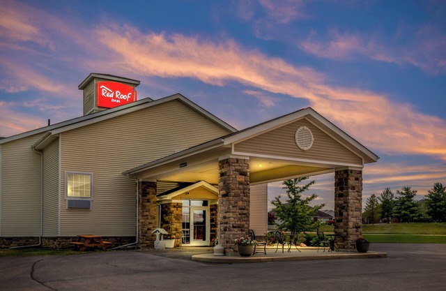 Red Roof Inn Charlestown