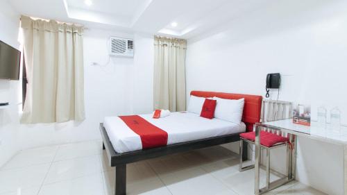 RedDoorz at DBuilders Rooms Bangkal Makati