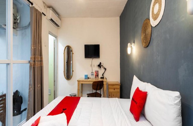 RedDoorz near Exit Toll Tanah Baru Bogor