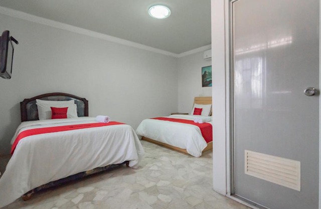 RedDoorz near Tugu Kuda Kosong Cianjur