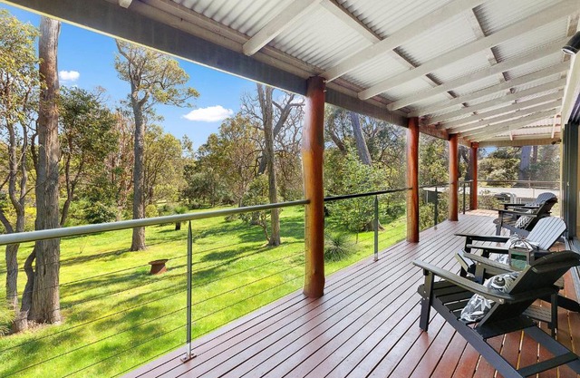 Redgum Treehouse - Outstanding luxury in the heart of wine country and minutes from the beaches