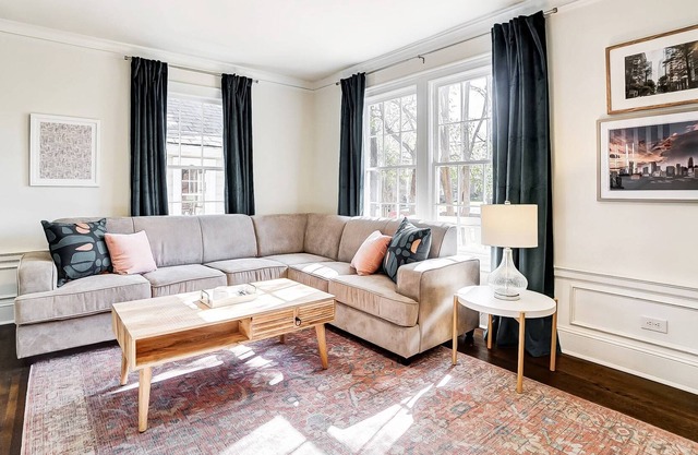 Reduced Pricing - Euclid Cottage - Duplex - Walk to Panther Games or Southend - BBQ/Fire pit PetsOK