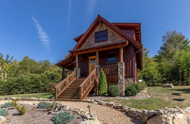 Reel Relaxing at Eagles Nest River Club 2,000ft Elk River Frontage! Hot tub, Pets ok!