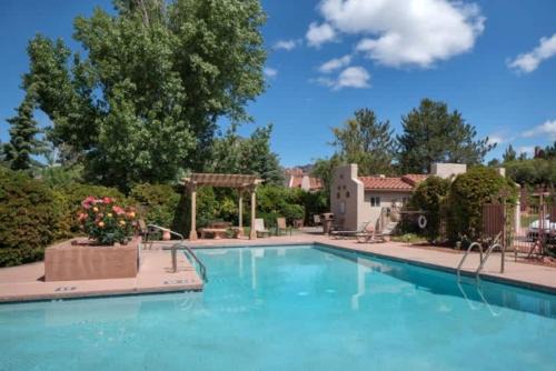 Refreshing Sedona Sanctuary with Pool and Hot Tub for Family