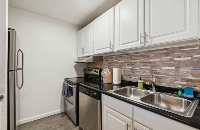 Refreshing Studio in H2O Complex w Pool