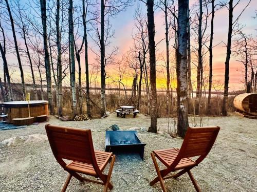 Refuge Bay's Aqua Tiny Home - Luxury Off Grid Escape