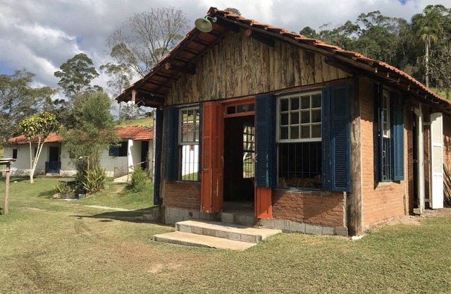 Refuge in the forest, trails, swimming pools, nature, estate, farm, meditation,