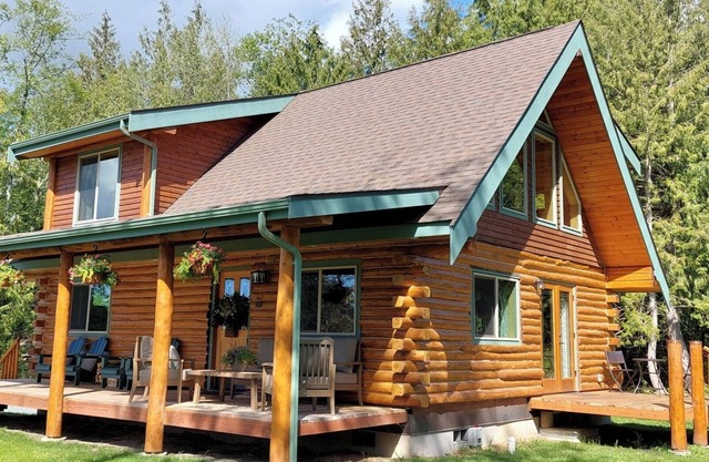 Relax and Unwind at Peaceful Pines Log Cabin and Outdoor Sauna