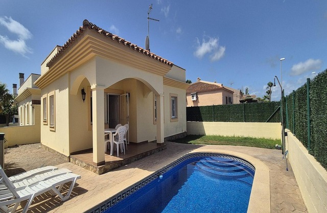 Relax at the Delta: House with private pool, Wi-Fi, pets allowed, air conditioning