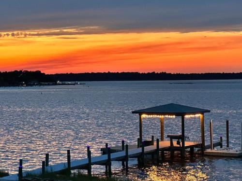 Relax,Fish,Grill,Chill! Pup,Kid Friendly Riverfront Paradise! Amenities,Gameroom